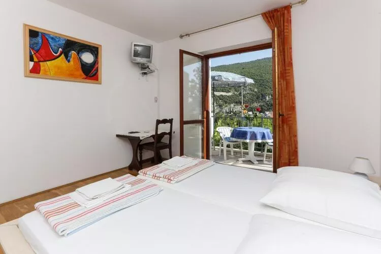 Villa Celenca - Double Room with Balcony and Sea View-Slaapkamer