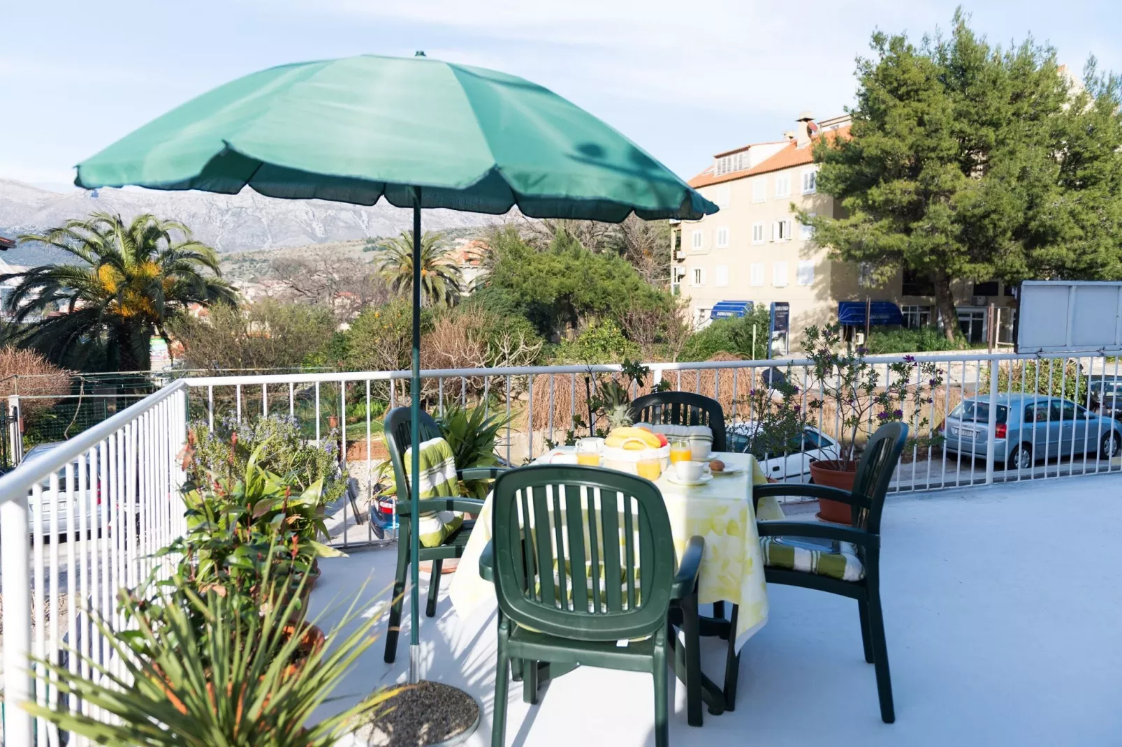 Apartment Red Orange - Two-Bedroom Apartment with Terrace-Terras