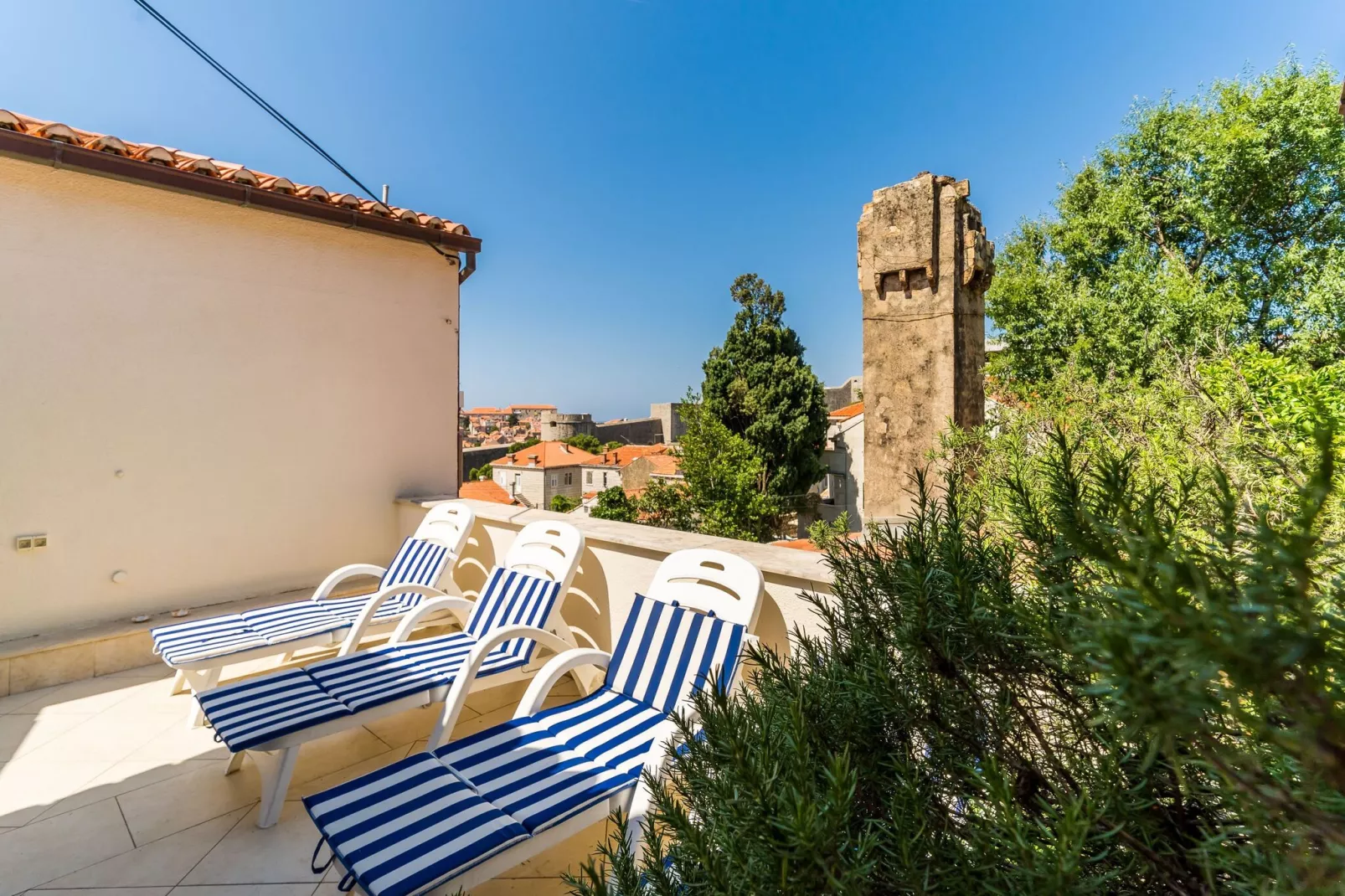 Apartments Casa Vanna - Three-Bedroom Apartment with Terrace and Sea View-Terras