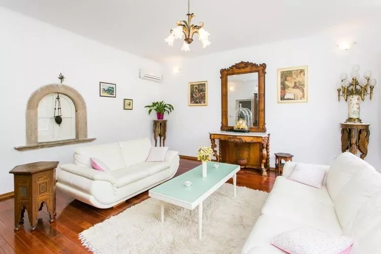 Villa Marini Dvori - Two-Bedroom Apartment with Terrace