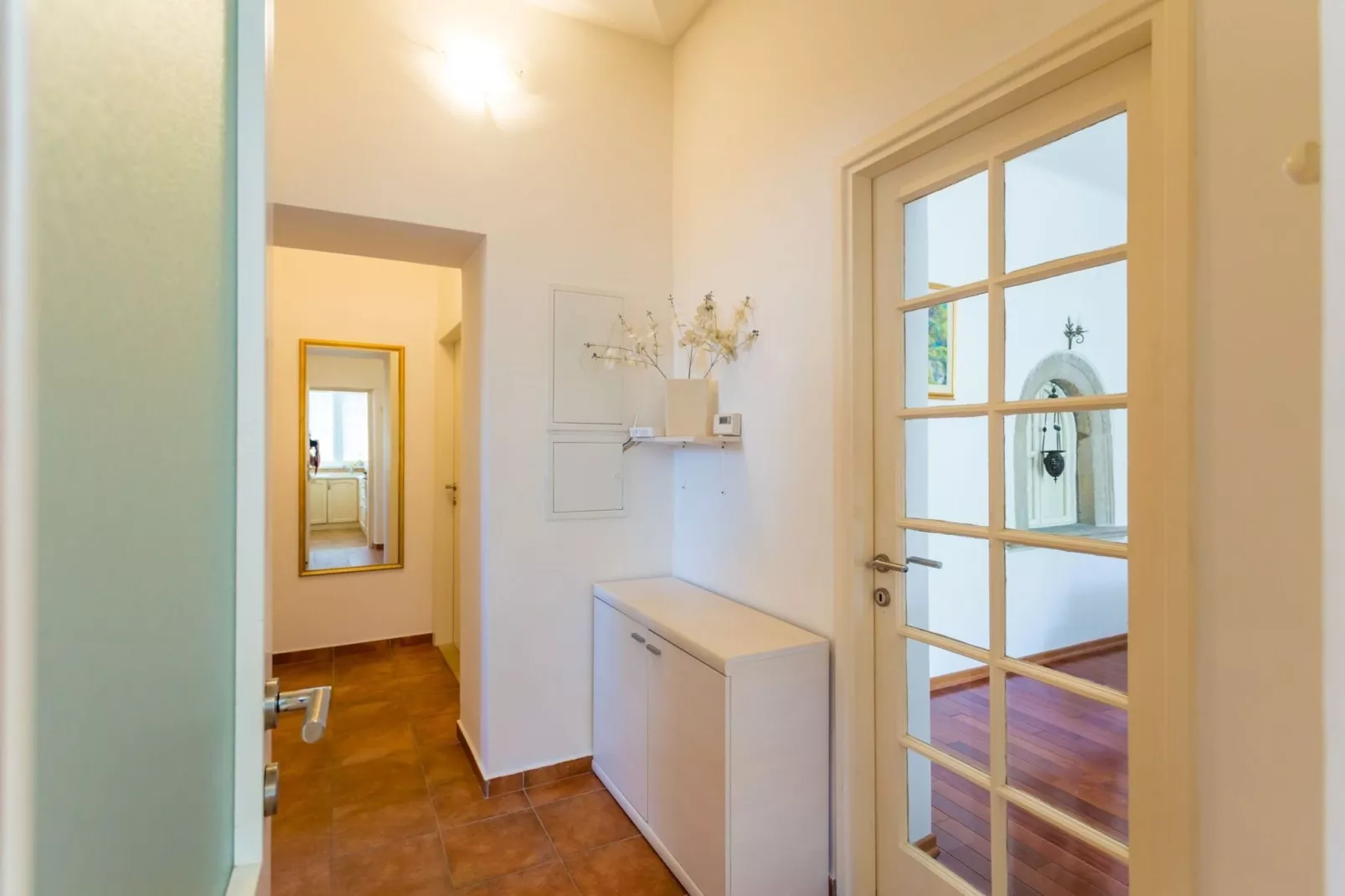 Villa Marini Dvori - Two-Bedroom Apartment with Terrace-Binnen