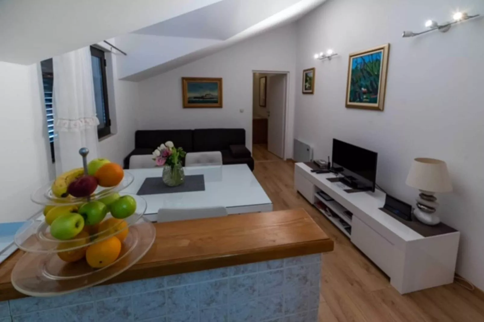 Guest House Kono - One-Bedroom Apartment with Patio and Sea View - Marka Gjaje Street-Binnen