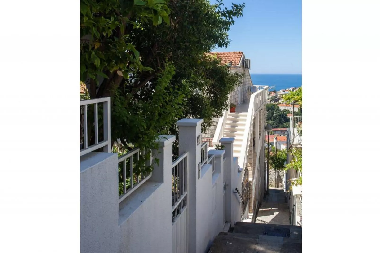 Guest House Kono - One-Bedroom Apartment with Patio and Sea View - Marka Gjaje Street-Buitenlucht