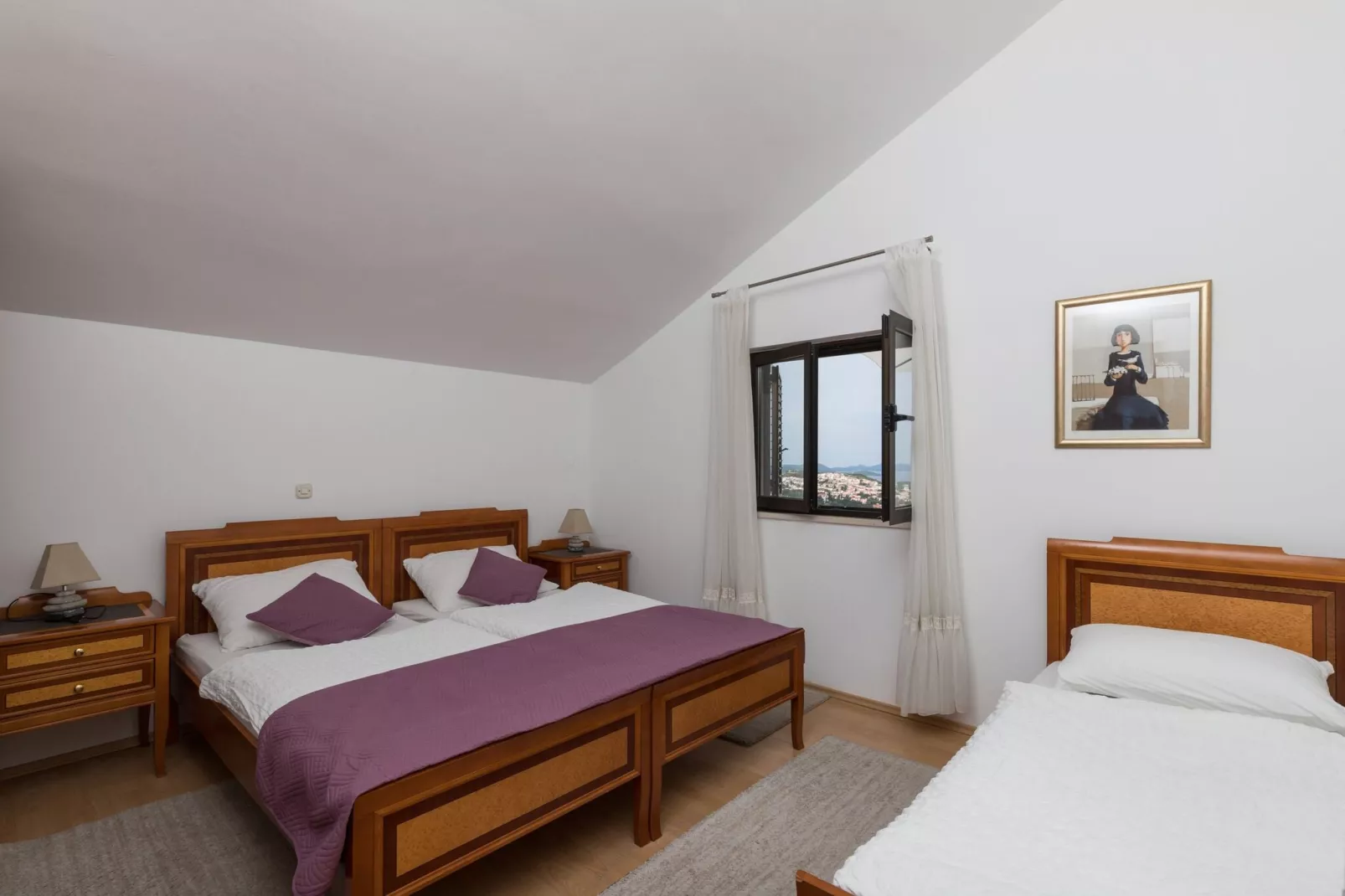 Guest House Kono - Two-Bedroom Apartment with Balcony and Sea View - Marka Gjaje Street-Slaapkamer