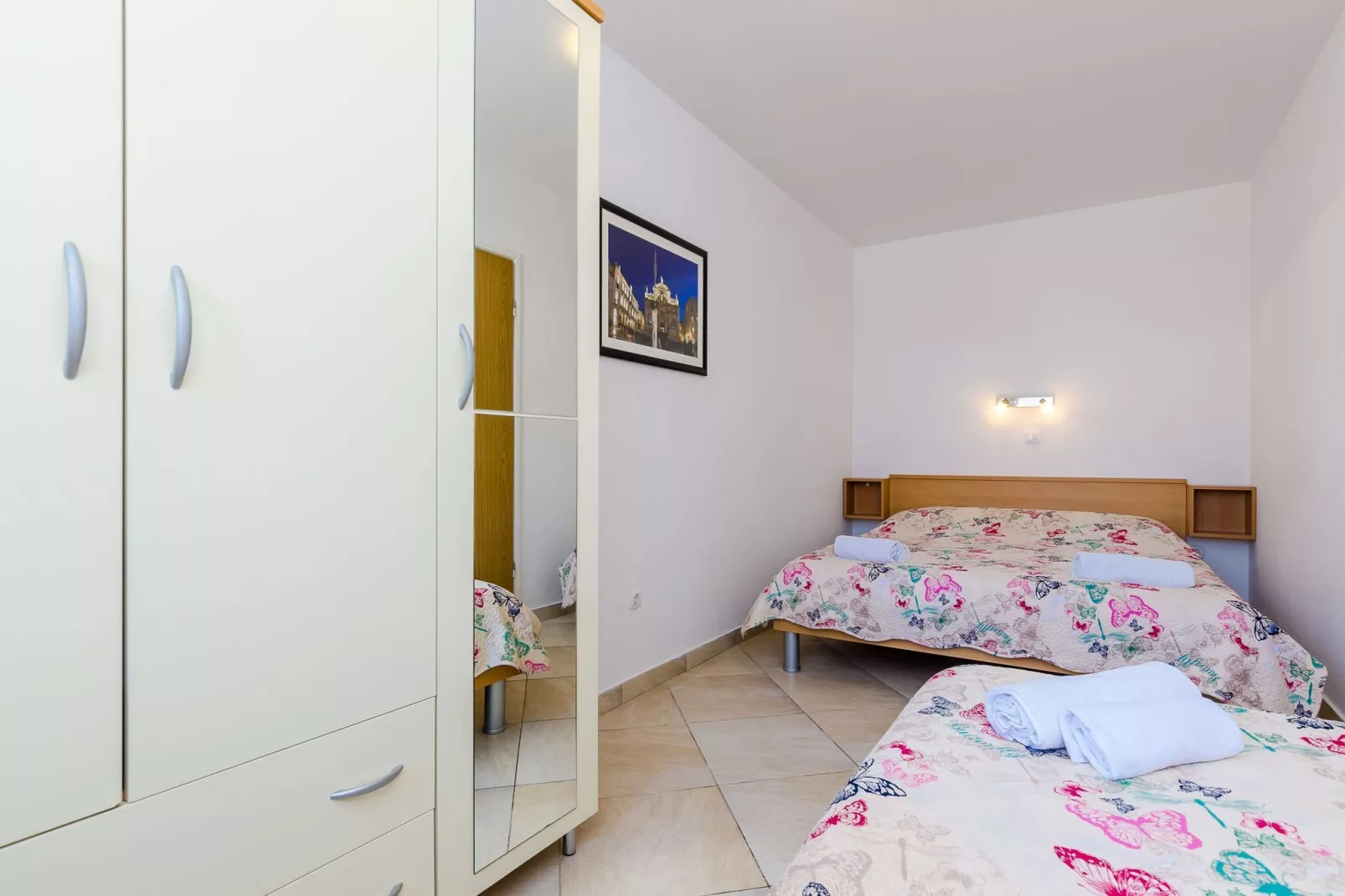 Orka Apartments - One-Bedroom Apartment (3 Adults + 1 Child)-Slaapkamer