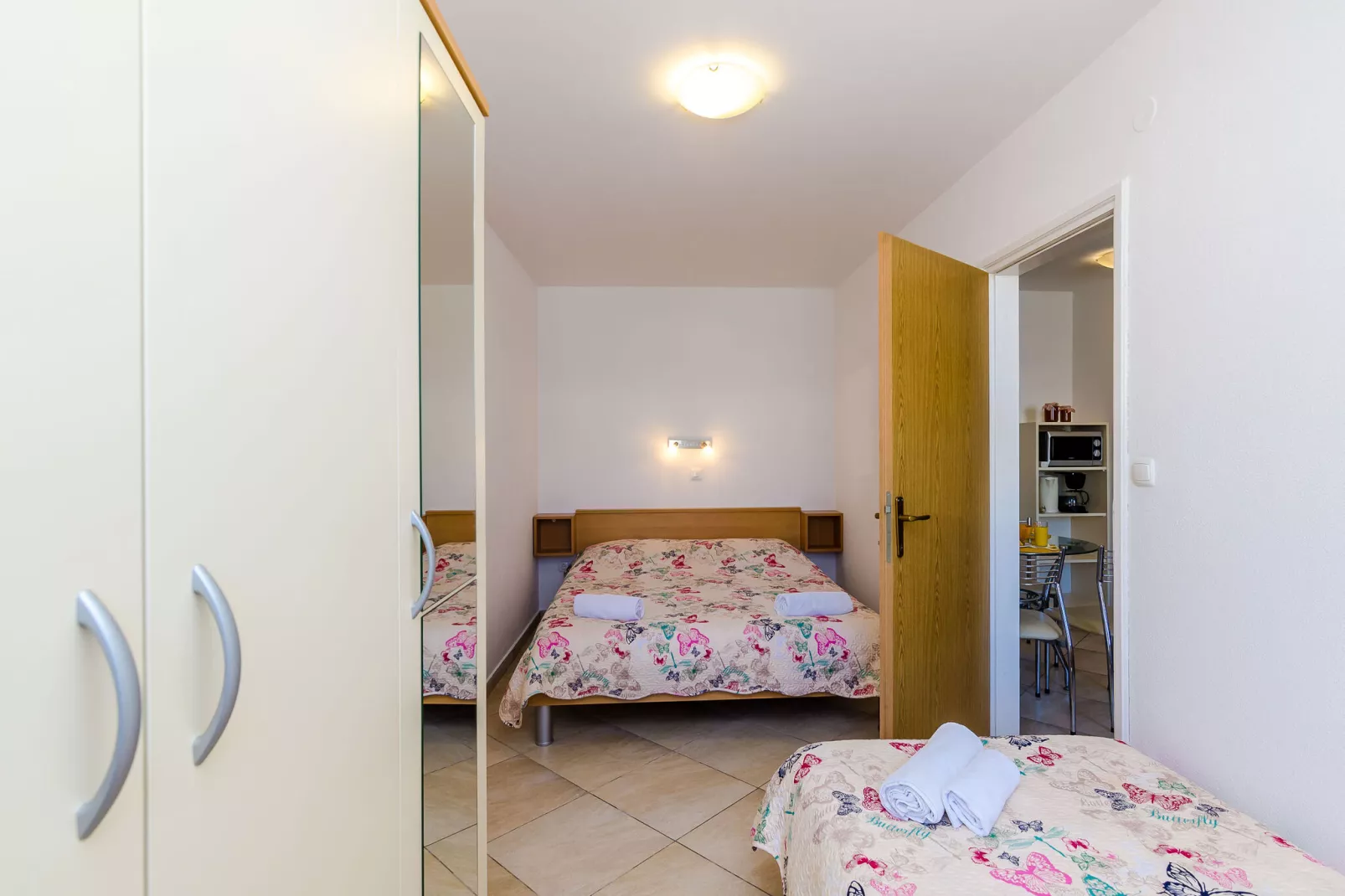 Orka Apartments - One-Bedroom Apartment (3 Adults + 1 Child)-Slaapkamer