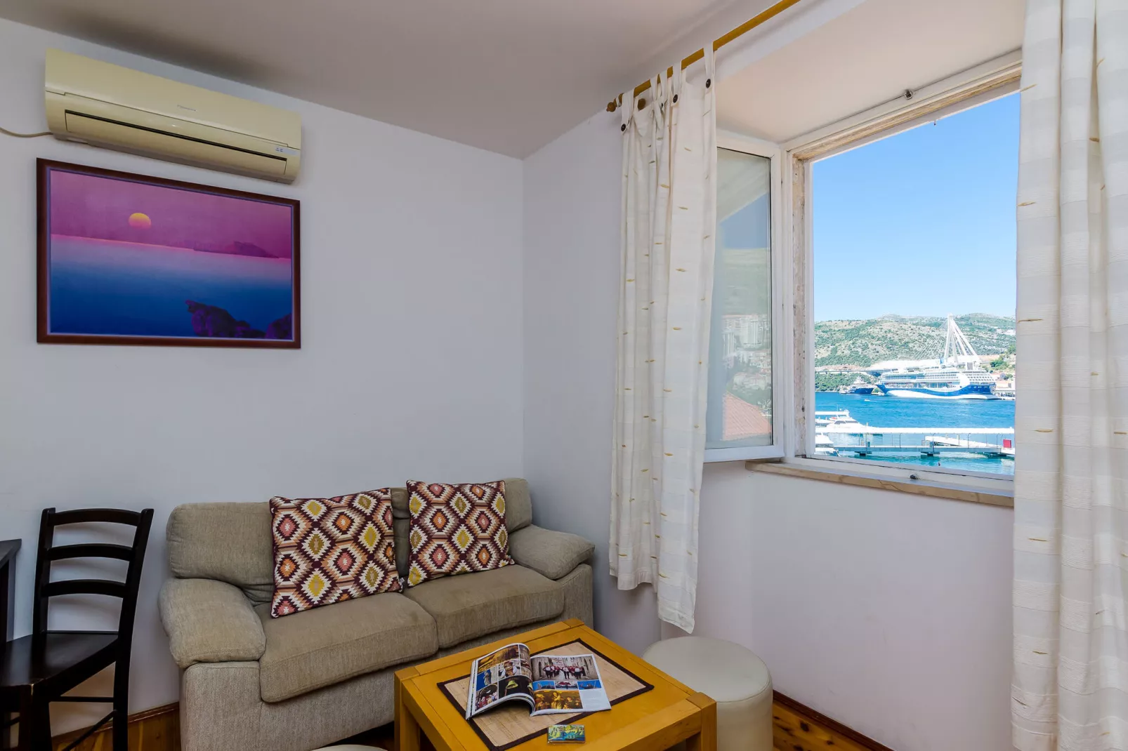 Orka Apartments - One-Bedroom Apartment (3 Adults)-Woonkamer