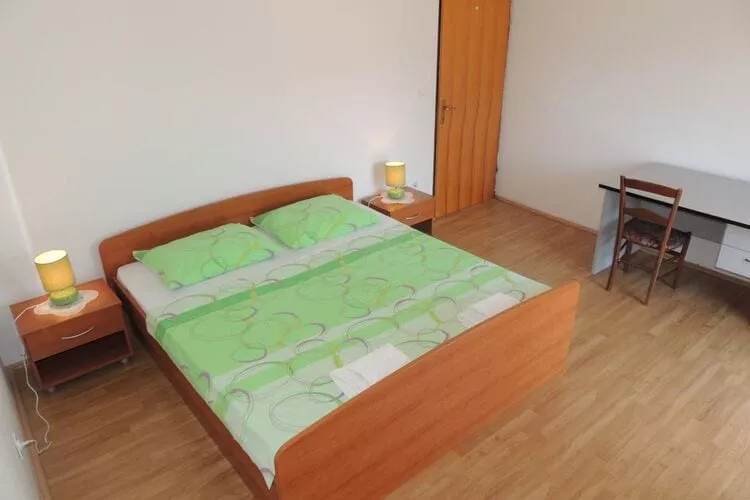 Apartments Travarevic - Two-Bedroom Apartment (4 Adults) No1-Slaapkamer