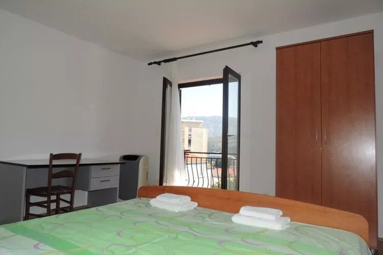 Apartments Travarevic - Two-Bedroom Apartment (4 Adults) No1-Slaapkamer