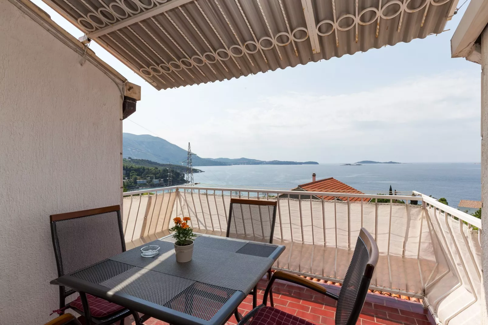 Apartments Kisic - Two-Bedroom Apartment with Balcony and Sea View(potkrovlje)