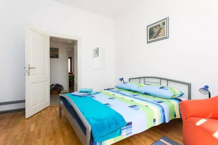 Apartment Blue & Green -  Two-Bedroom Apartment with Terrace and Garden View