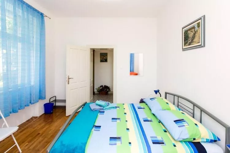 Apartment Blue & Green -  Two-Bedroom Apartment with Terrace and Garden View-Slaapkamer