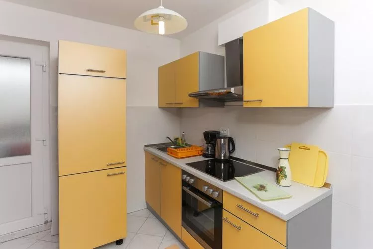 Apartments Pojko - One-Bedroom Apartment with Terrace (Yellow)-Keuken