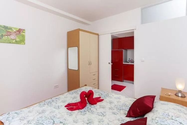 Apartments Pojko - Standard One-Bedroom Apartment with Terrace (Red)-Slaapkamer