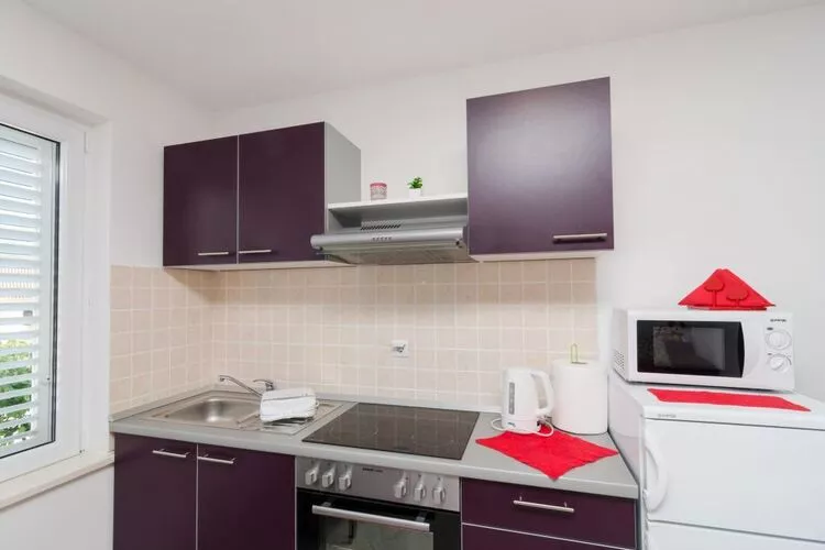 Apartments Ira -  Comfort Studio with Terrace (3 Adults)-Keuken