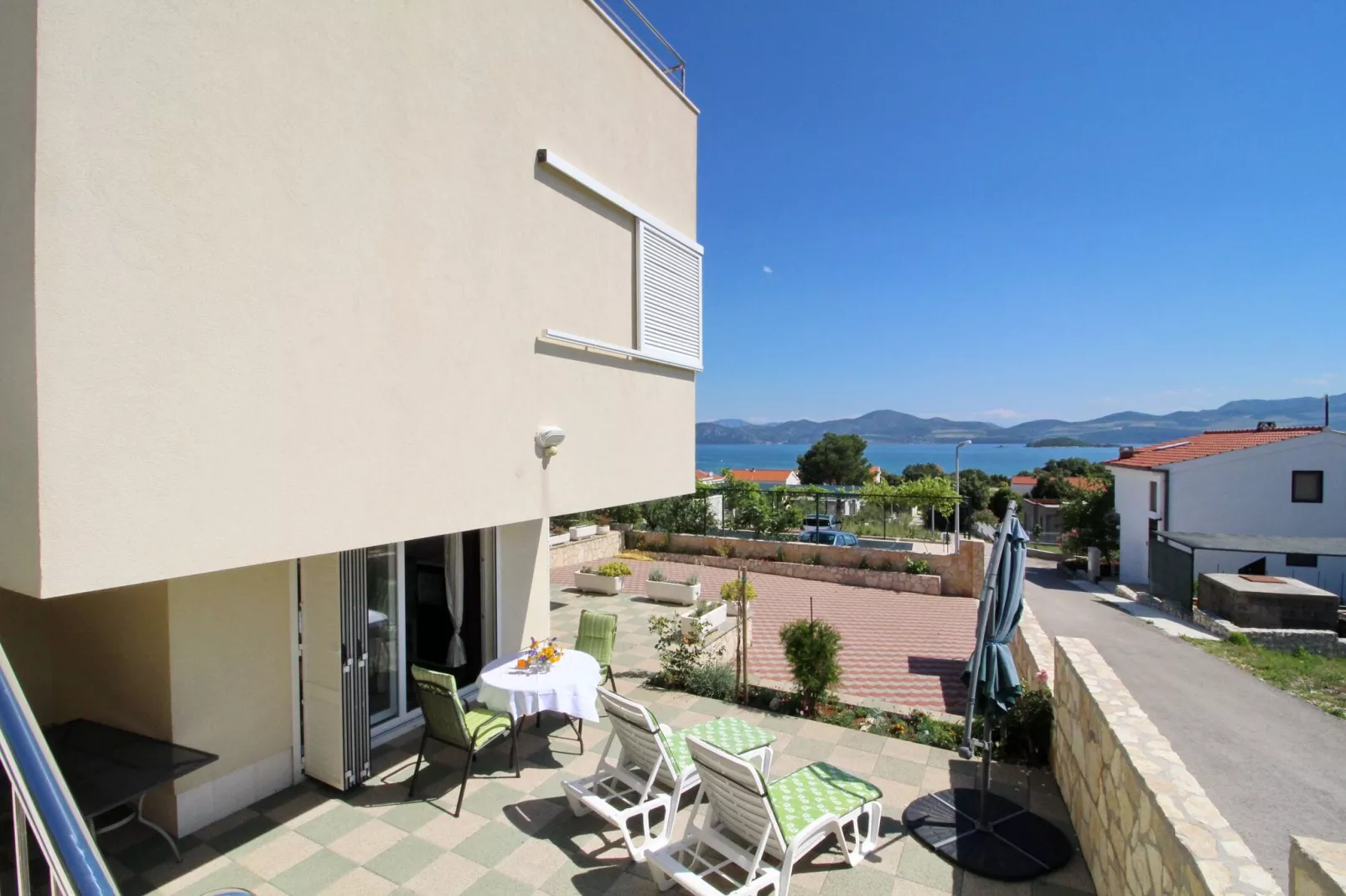 Apartments Gusti - Studio Apartment with Terrace and Sea View-Terras