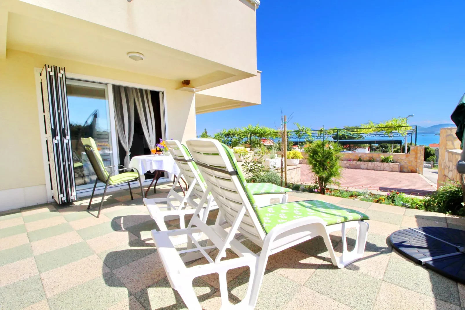 Apartments Gusti - Studio Apartment with Terrace and Sea View-Terras