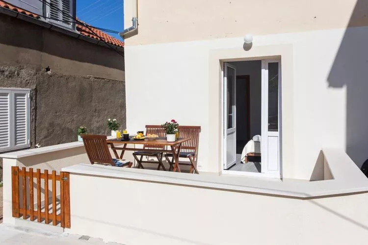 Apartment Maricol - One Bedroom Apartment with Terrace-Terras