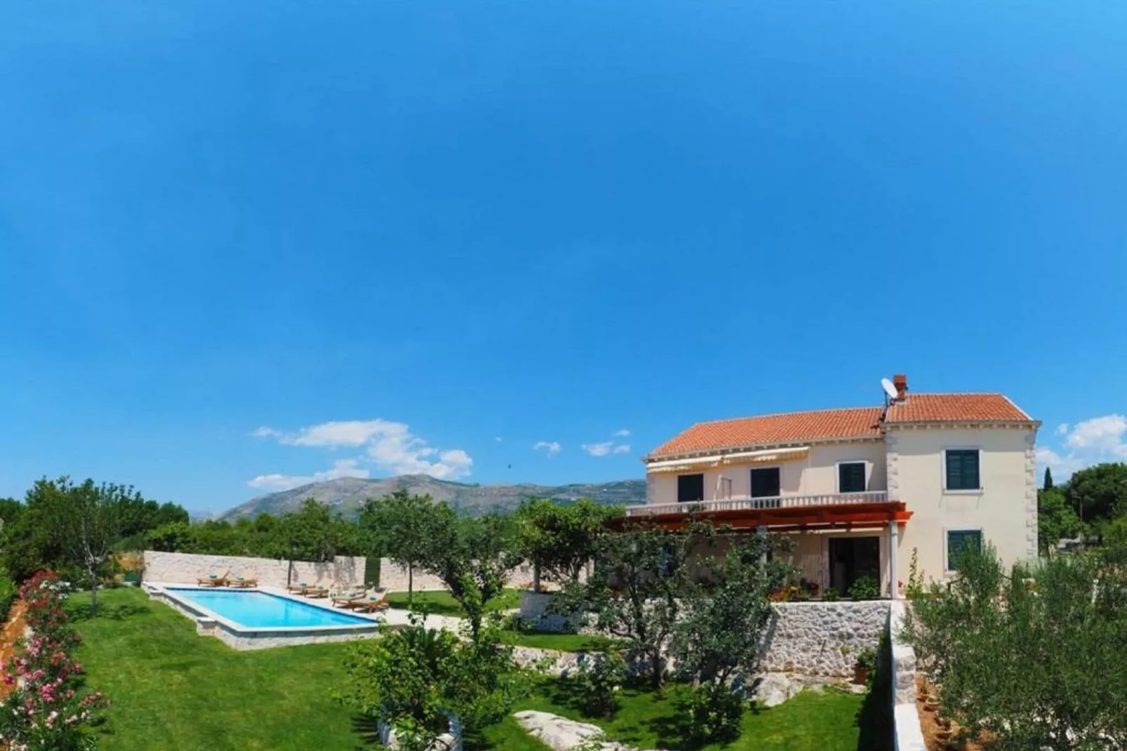 Villa Antonija - Four-Bedroom Villa with Terrace and Private Pool-Buitenlucht