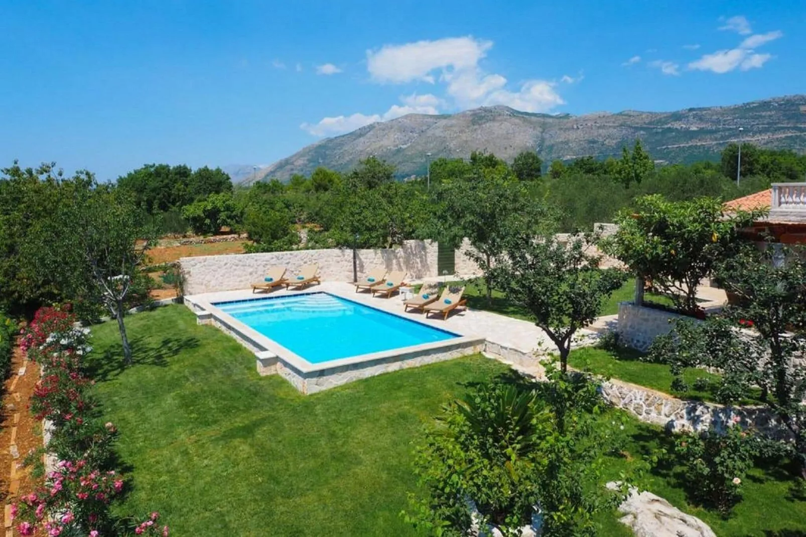 Villa Antonija - Four-Bedroom Villa with Terrace and Private Pool-Zwembad