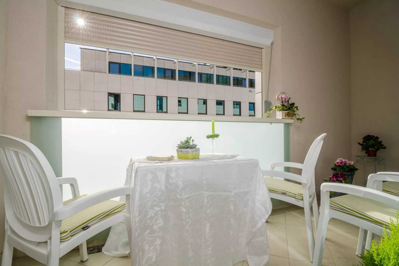 Apartment Atlant - One Bedroom Apartment with Balcony and Side Sea View-Terrasbalkon