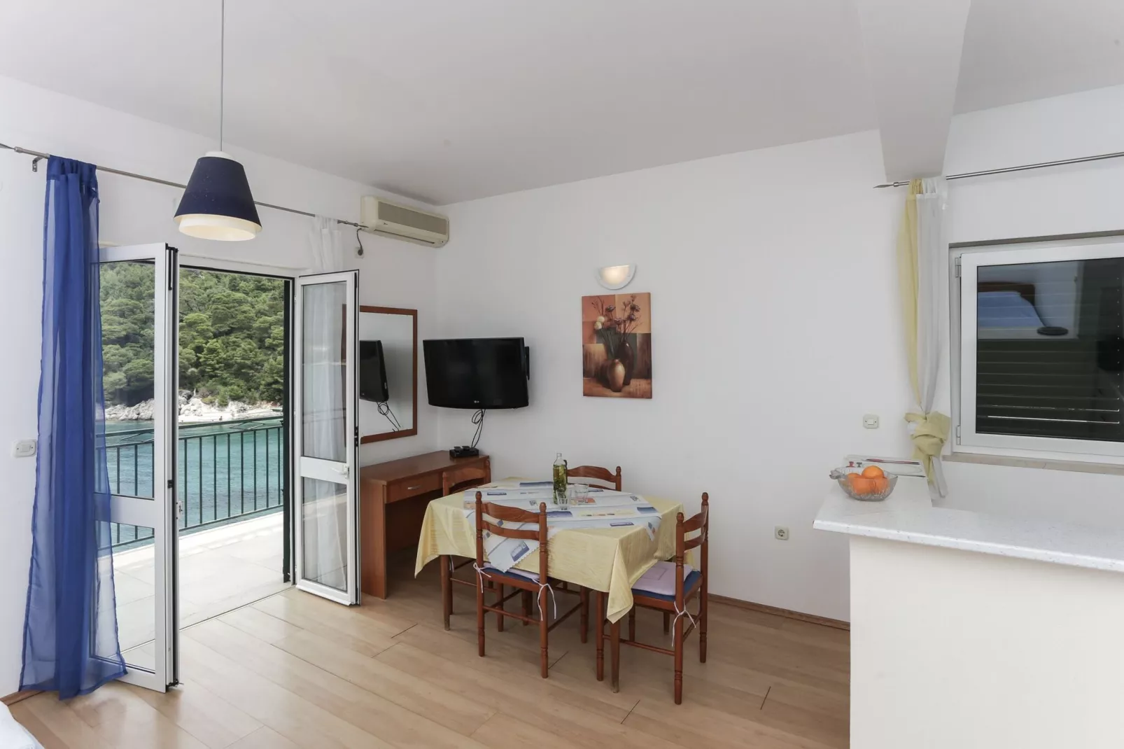 Apartments Posta - Studio with Balcony and Sea View - Apartman 2