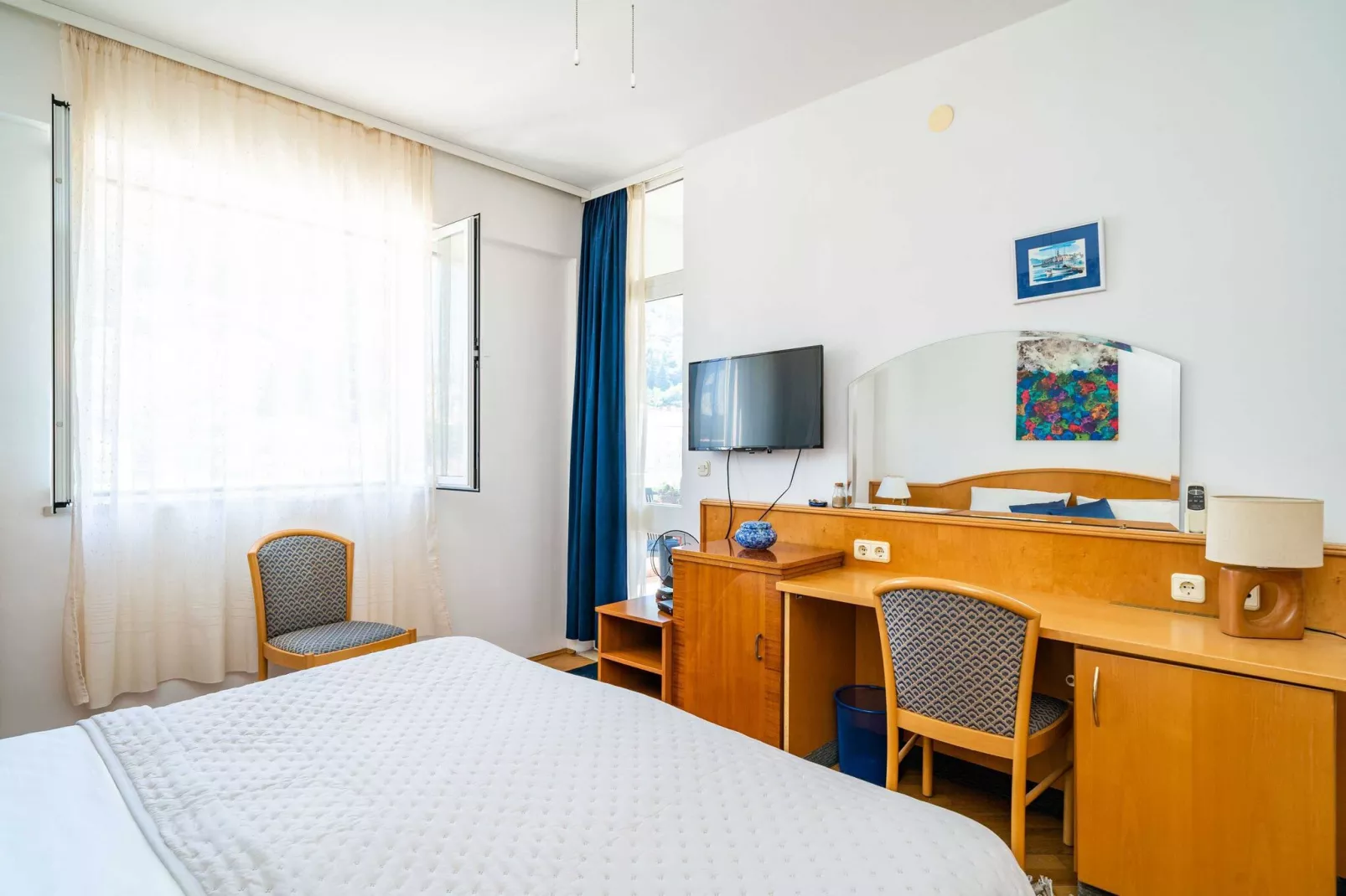 Down Town Apartments - One Bedroom Apartment with Balcony-Slaapkamer