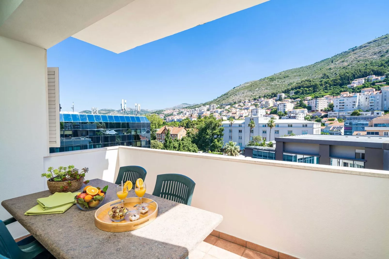 Down Town Apartments - One Bedroom Apartment with Balcony-Terrasbalkon