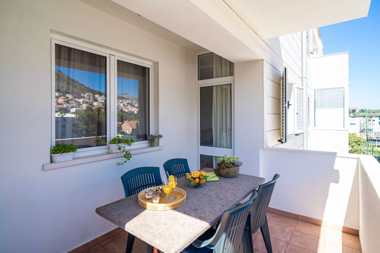 Down Town Apartments - One Bedroom Apartment with Balcony-Terrasbalkon