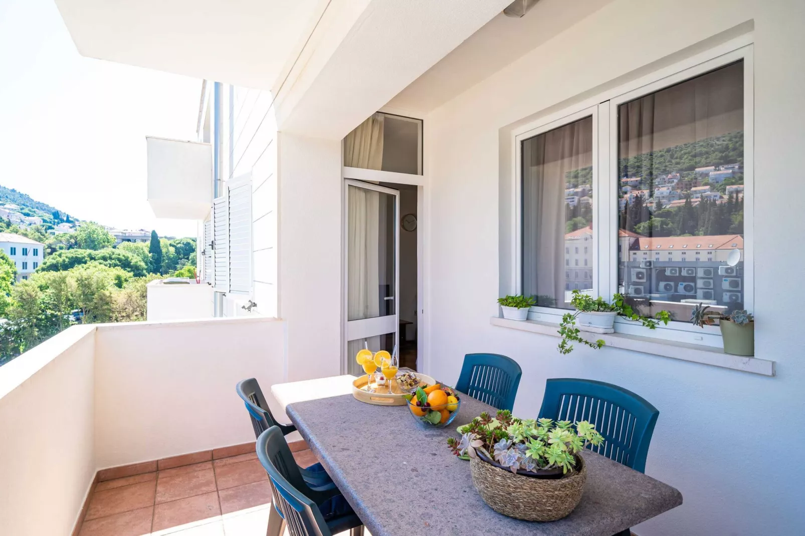 Down Town Apartments - One Bedroom Apartment with Balcony-Terrasbalkon