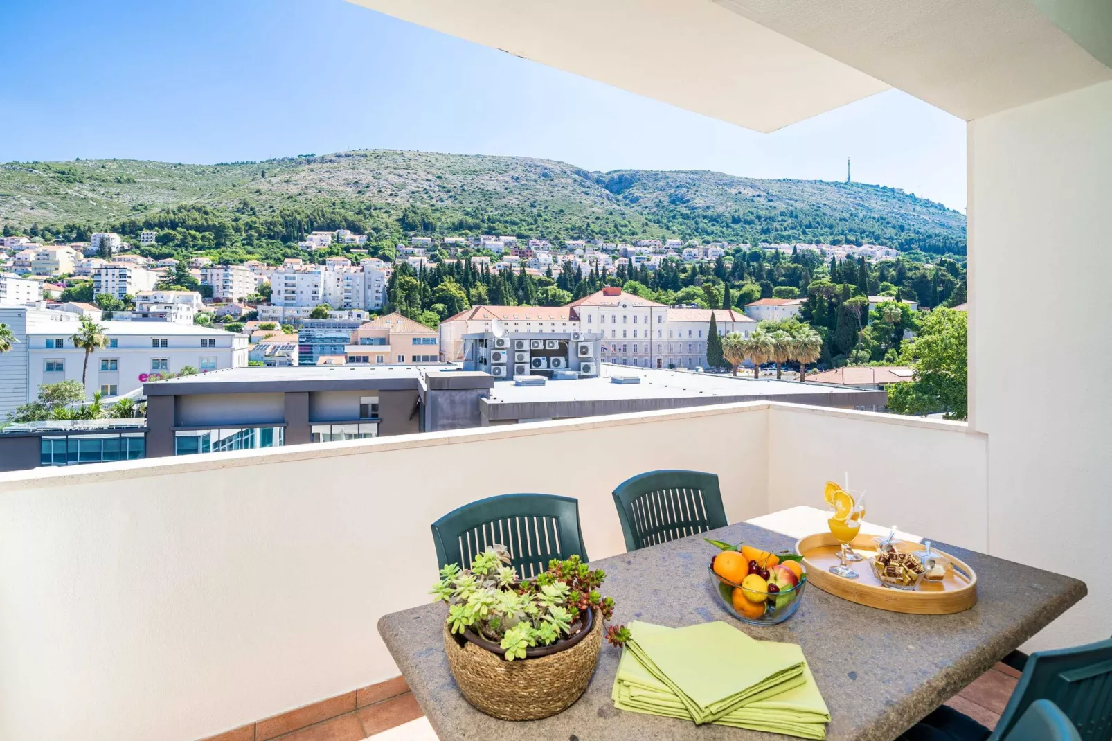 Down Town Apartments - One Bedroom Apartment with Balcony-Terrasbalkon