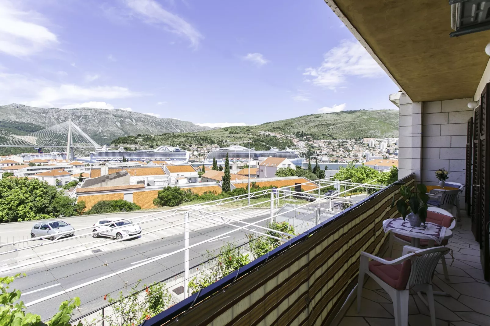 Guest House Bridge View - Studio with Balcony and Sea View-Uitzicht