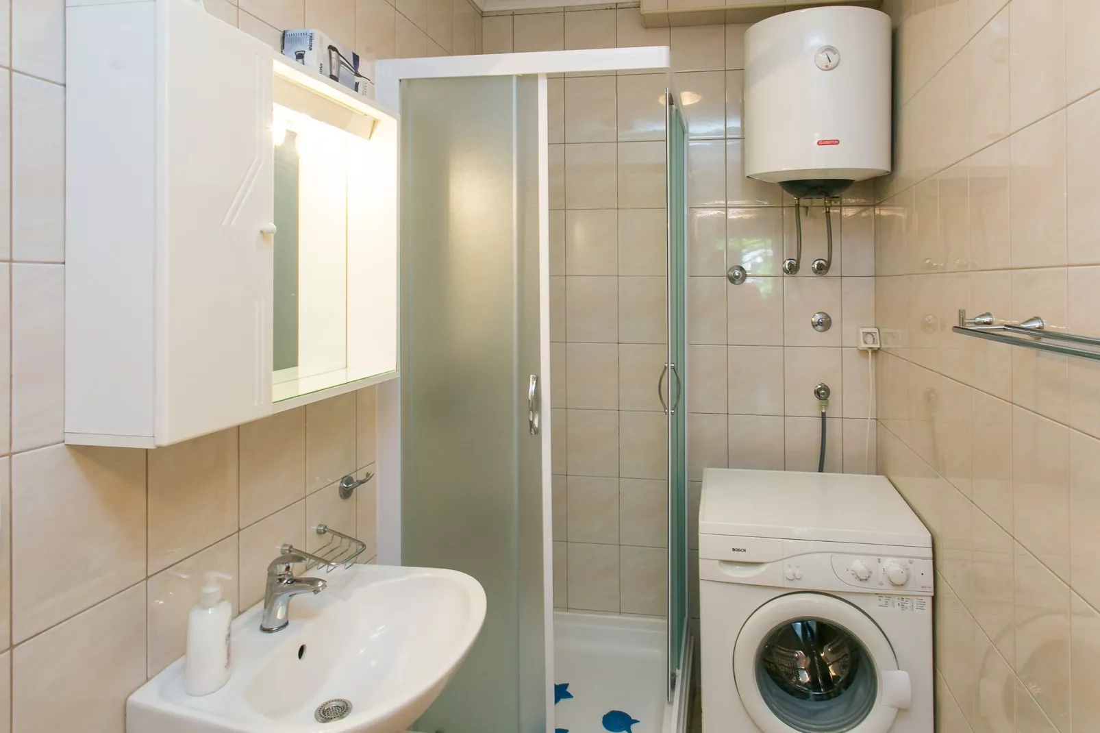 Apartments Radic - Studio Apartment (2-3 Adults) - Kneza Domagoja Street - BR 3-Badkamer