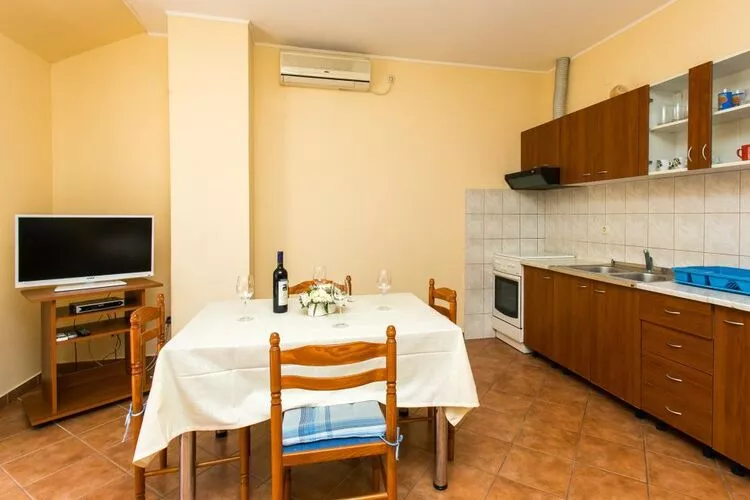 Apartment & Room Braica - One-Bedroom Apartment with Balcony-Keuken