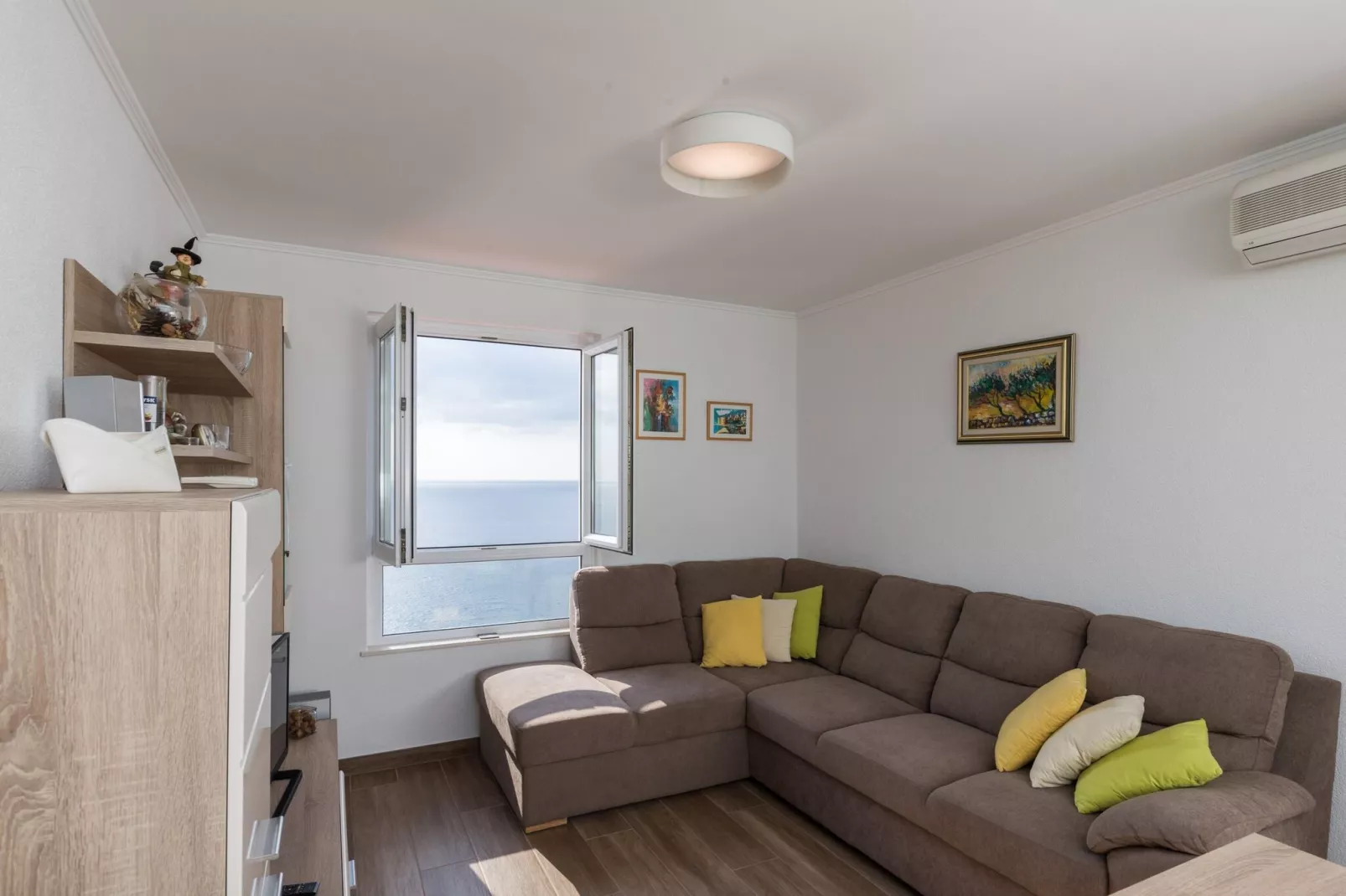 Apartment Gigi - Two Bedroom Apartment with Terrace and Sea View-Woonkamer