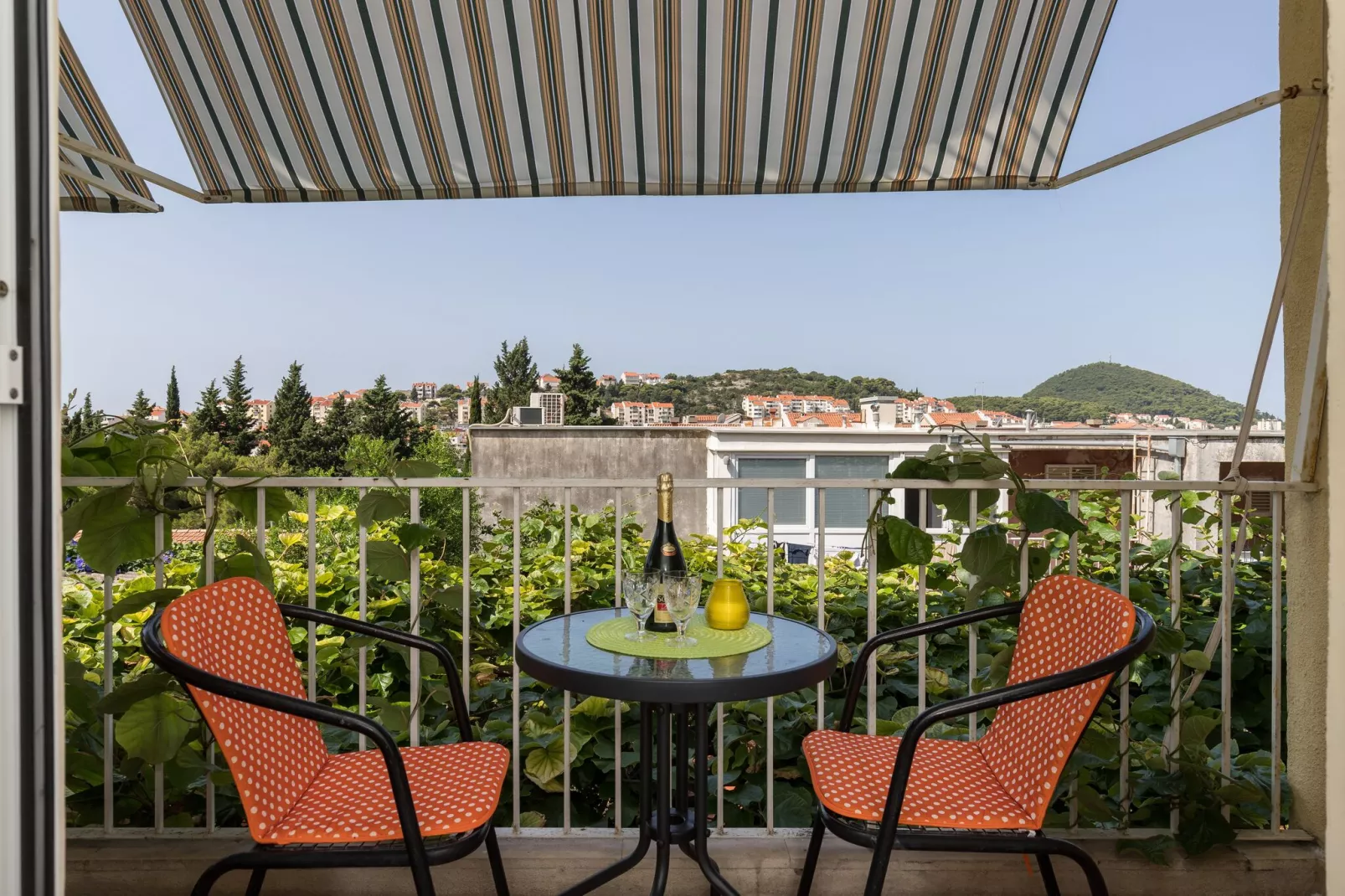 Guest House Bradas-Double Room with Shared Bathroom No3-Terrasbalkon