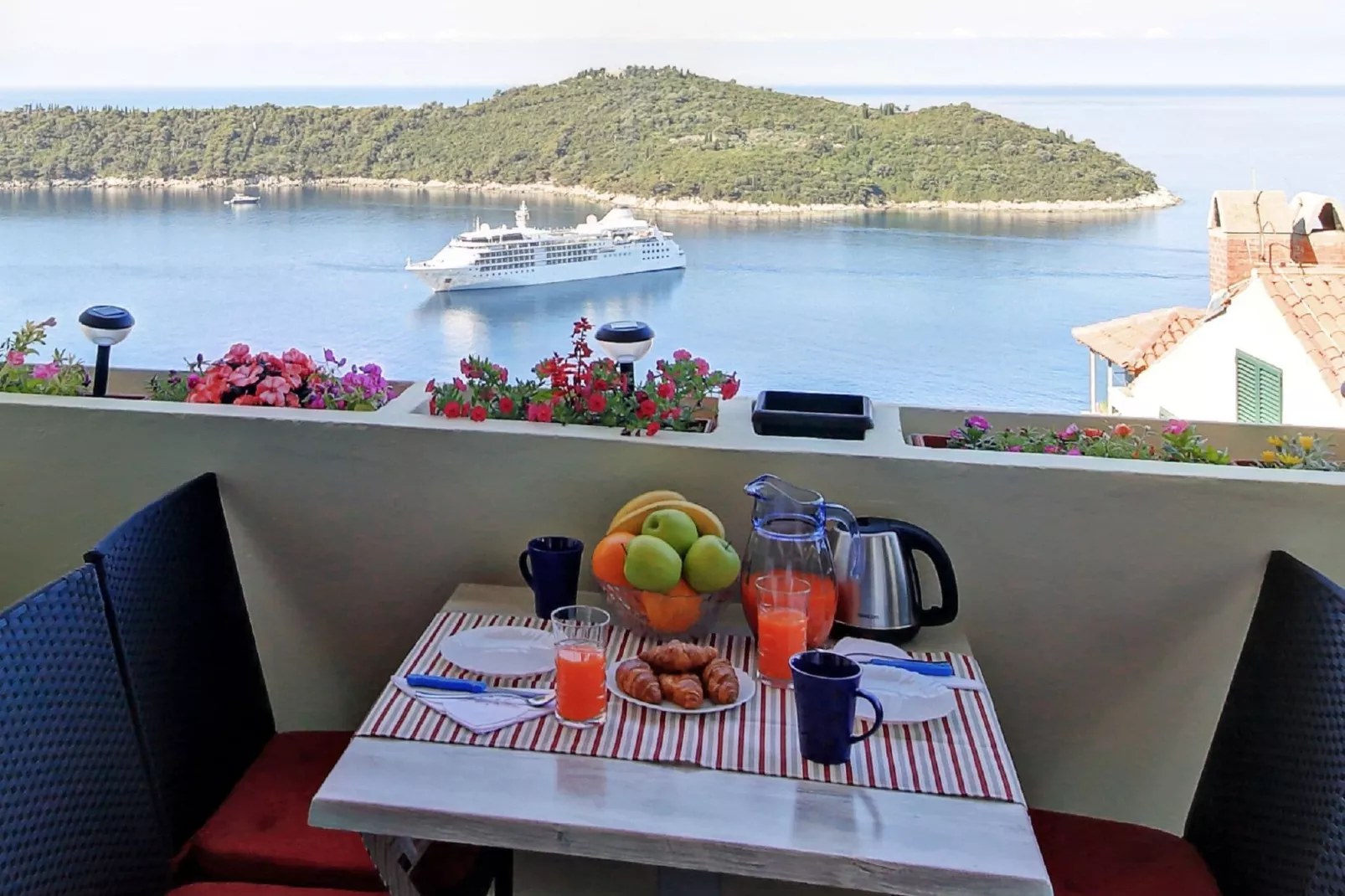 Blue Harmony Sea View Apartment - Two Bedroom Apartment with Balcony and Sea View-Terrasbalkon