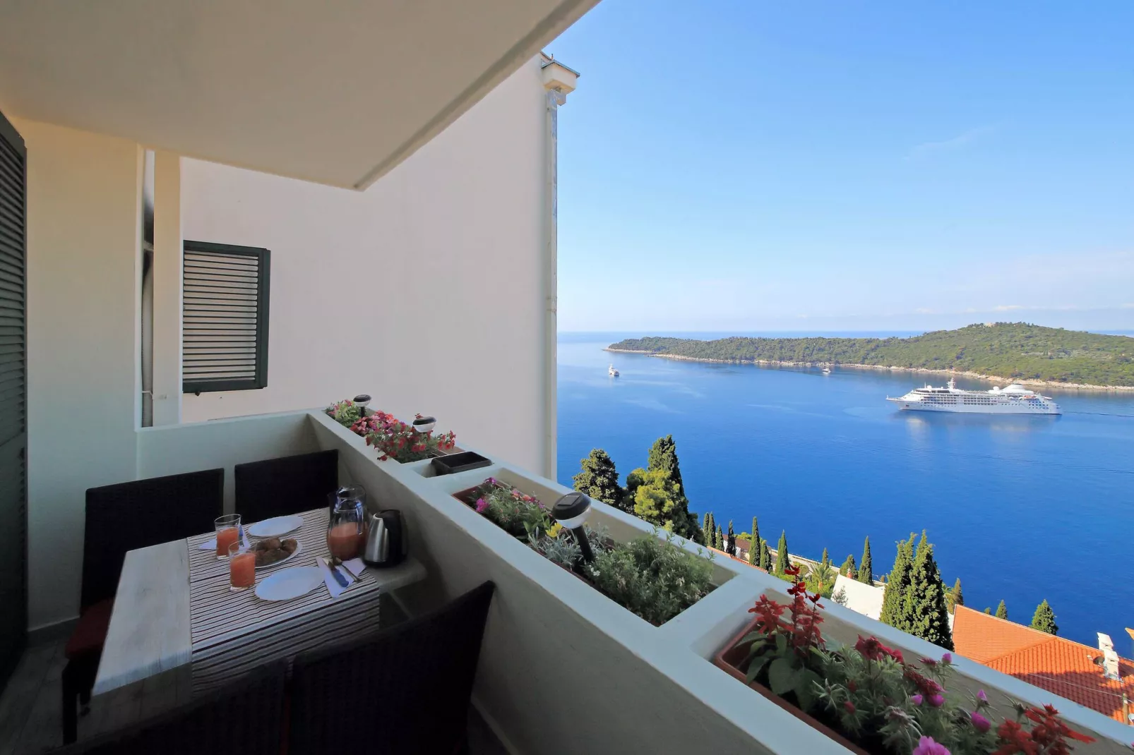 Blue Harmony Sea View Apartment - Two Bedroom Apartment with Balcony and Sea View-Terrasbalkon