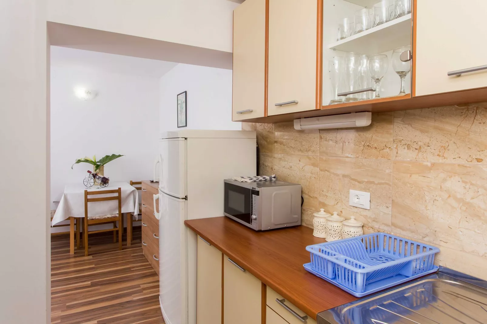 Apartments Djurkovic - One-Bedroom Apartment with Shared Terrace and Sea View-Keuken