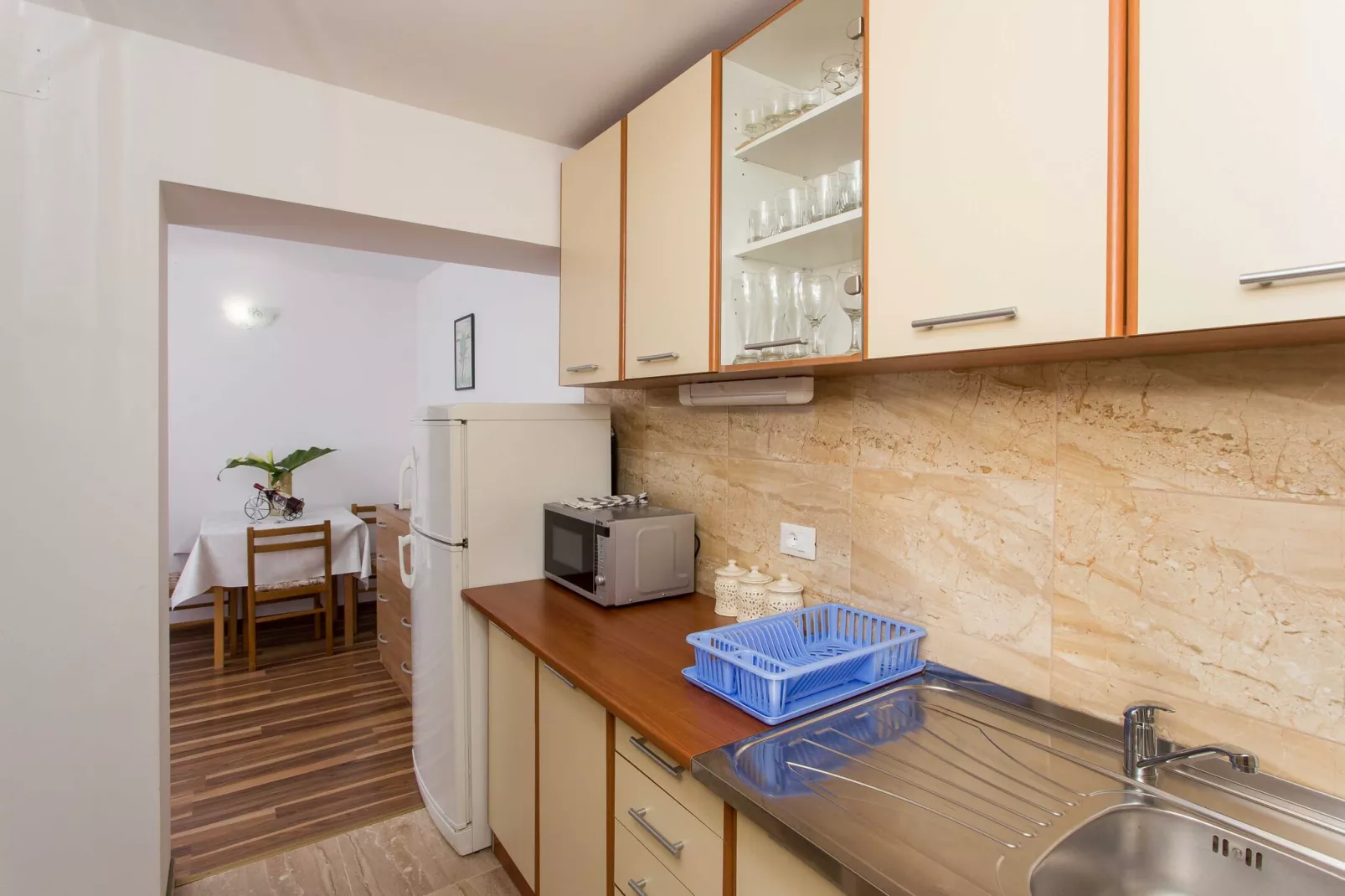 Apartments Djurkovic - One-Bedroom Apartment with Shared Terrace and Sea View-Keuken