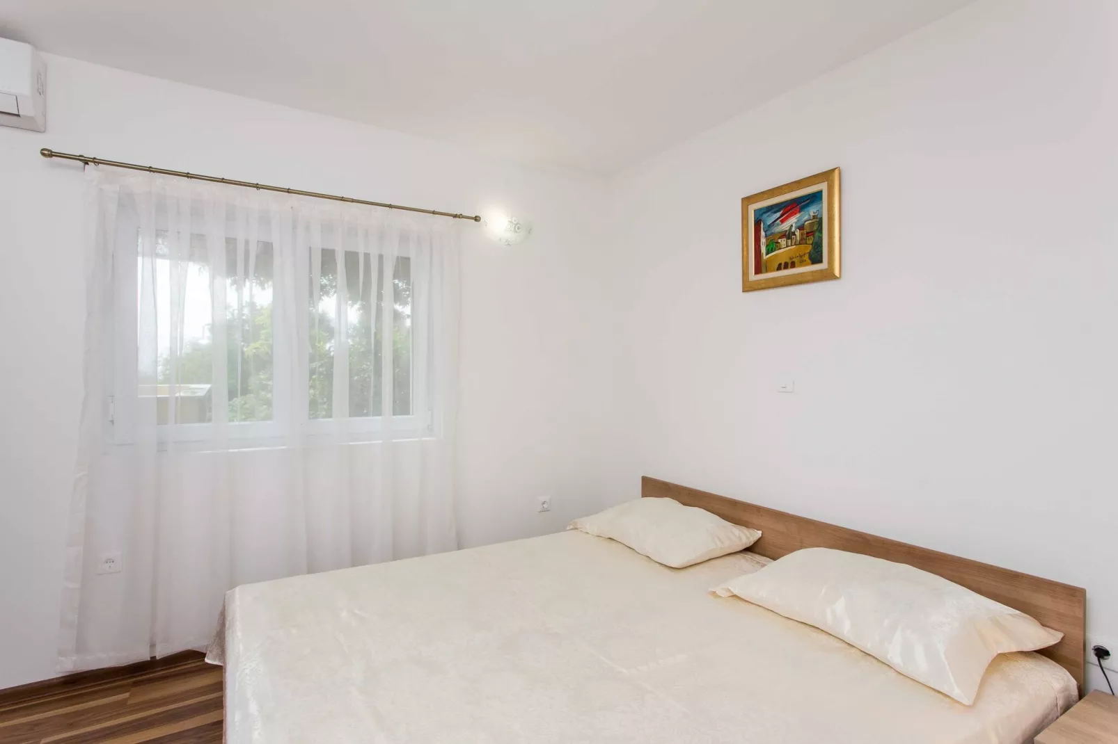 Apartments Djurkovic - One-Bedroom Apartment with Shared Terrace and Sea View-Slaapkamer