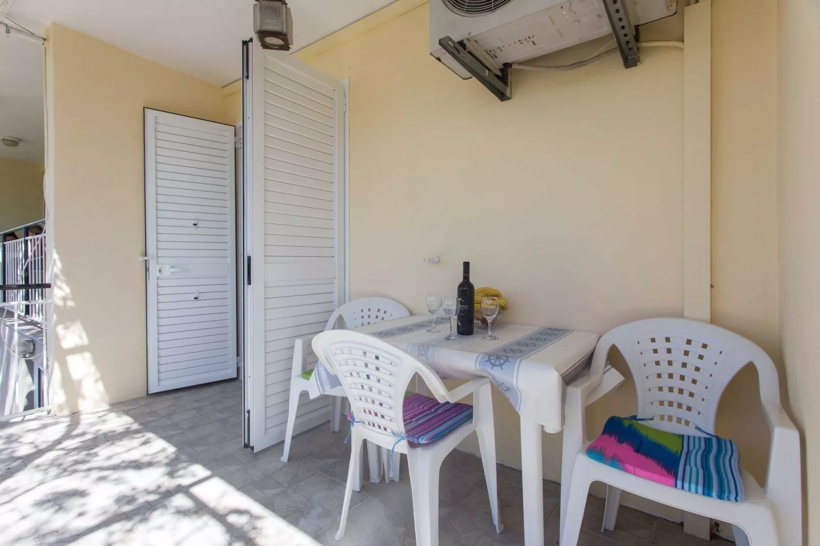 Apartments Djurkovic - Deluxe One-Bedroom Apartment with Balcony and Garden View