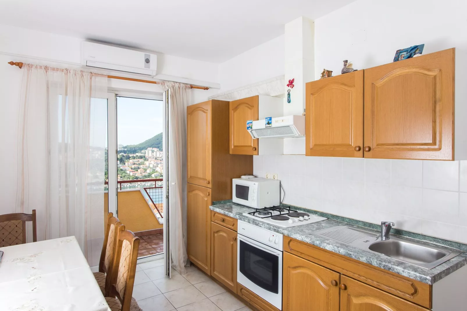 Apartment Marisol - One Bedroom Apartment with Balcony and Sea View-Keuken