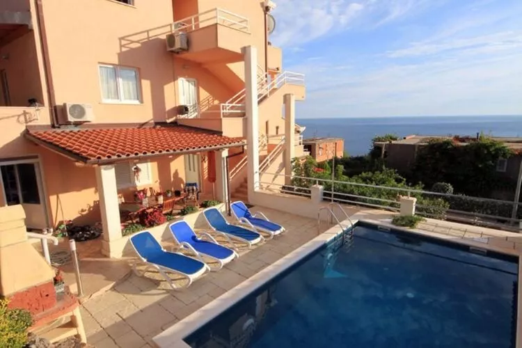 Apartment Ana - Four Bedroom Apartment with Terrace, Sea View and Private Pool-Zwembad