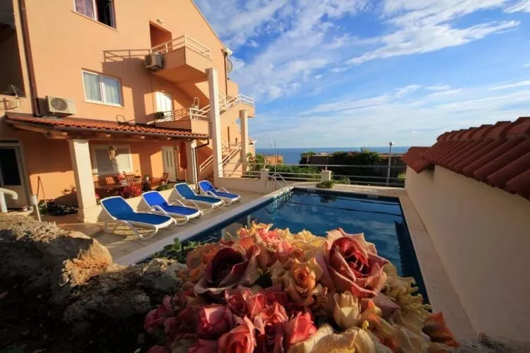 Apartment Ana - Four Bedroom Apartment with Terrace, Sea View and Private Pool-Zwembad