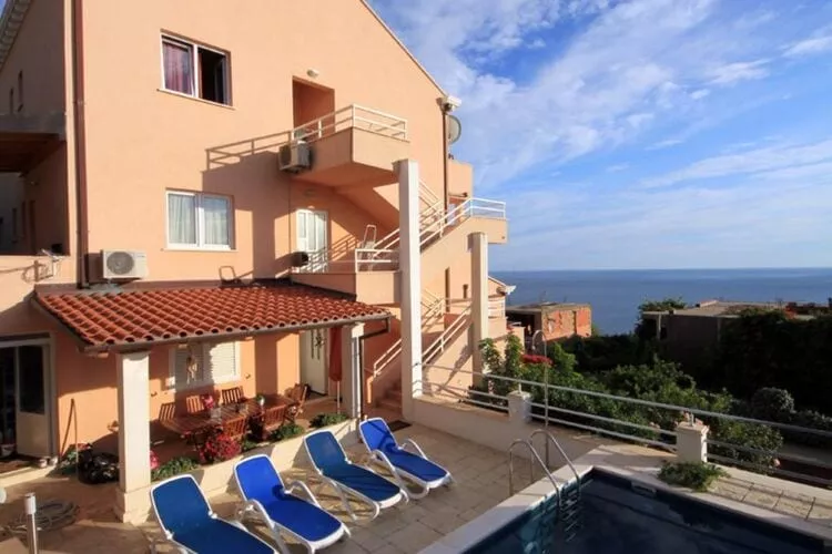 Apartment Ana - Four Bedroom Apartment with Terrace, Sea View and Private Pool-Zwembad