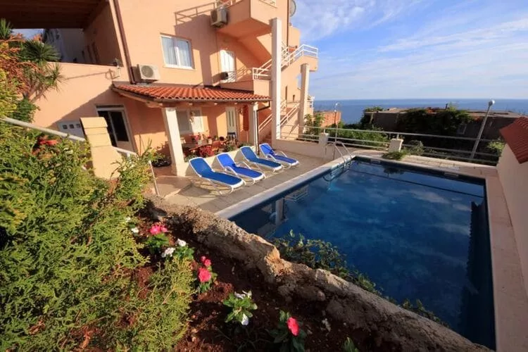 Apartment Ana - Four Bedroom Apartment with Terrace, Sea View and Private Pool-Zwembad