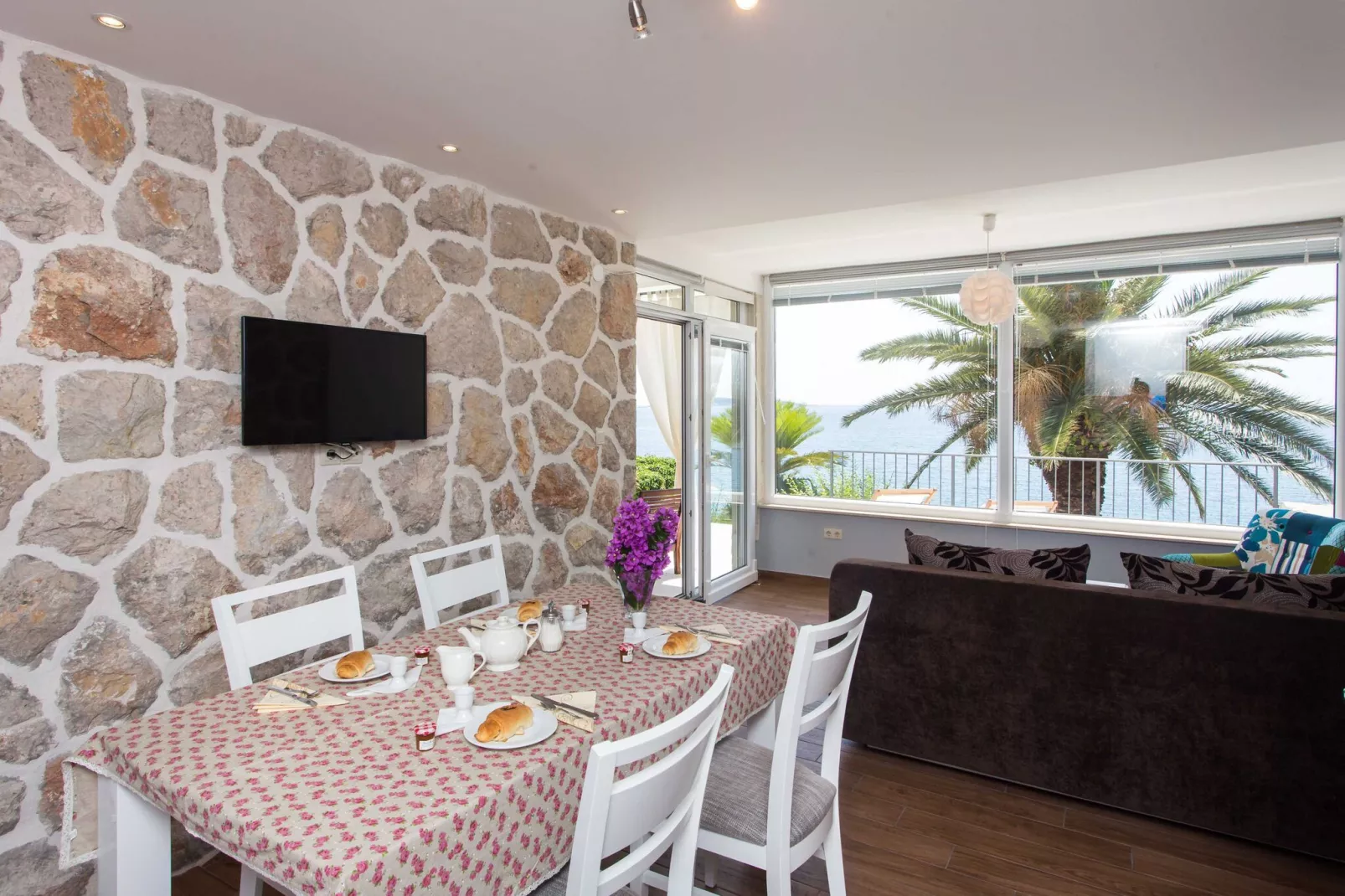 Villa Mirjana - One Bedroom Apartment with Terrace and Sea View (Palma)-Eetkamer