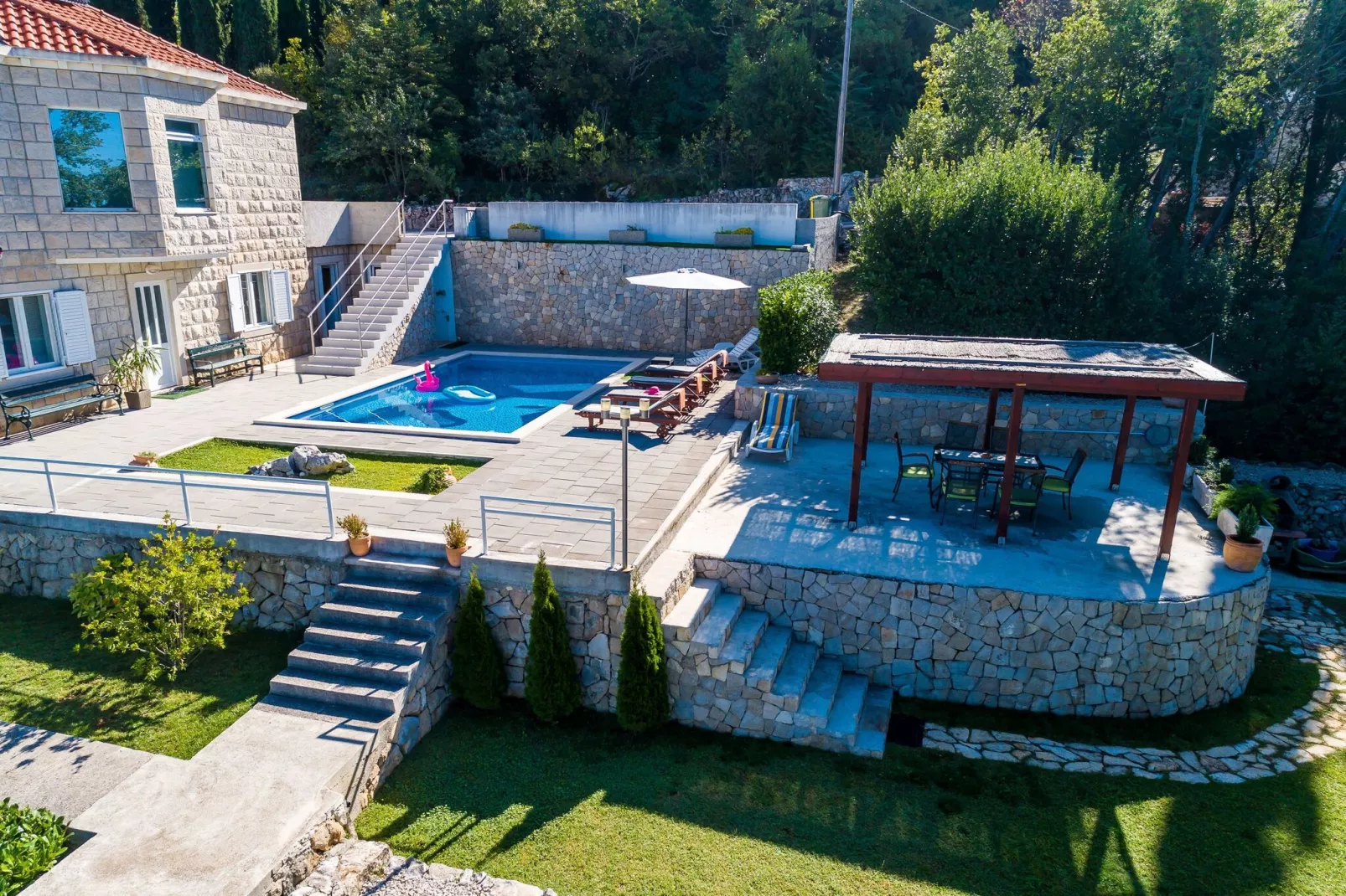 Villa Oasis Cypress - Three Bedroom Villa with Terrace and Swimming Pool-Buitenlucht