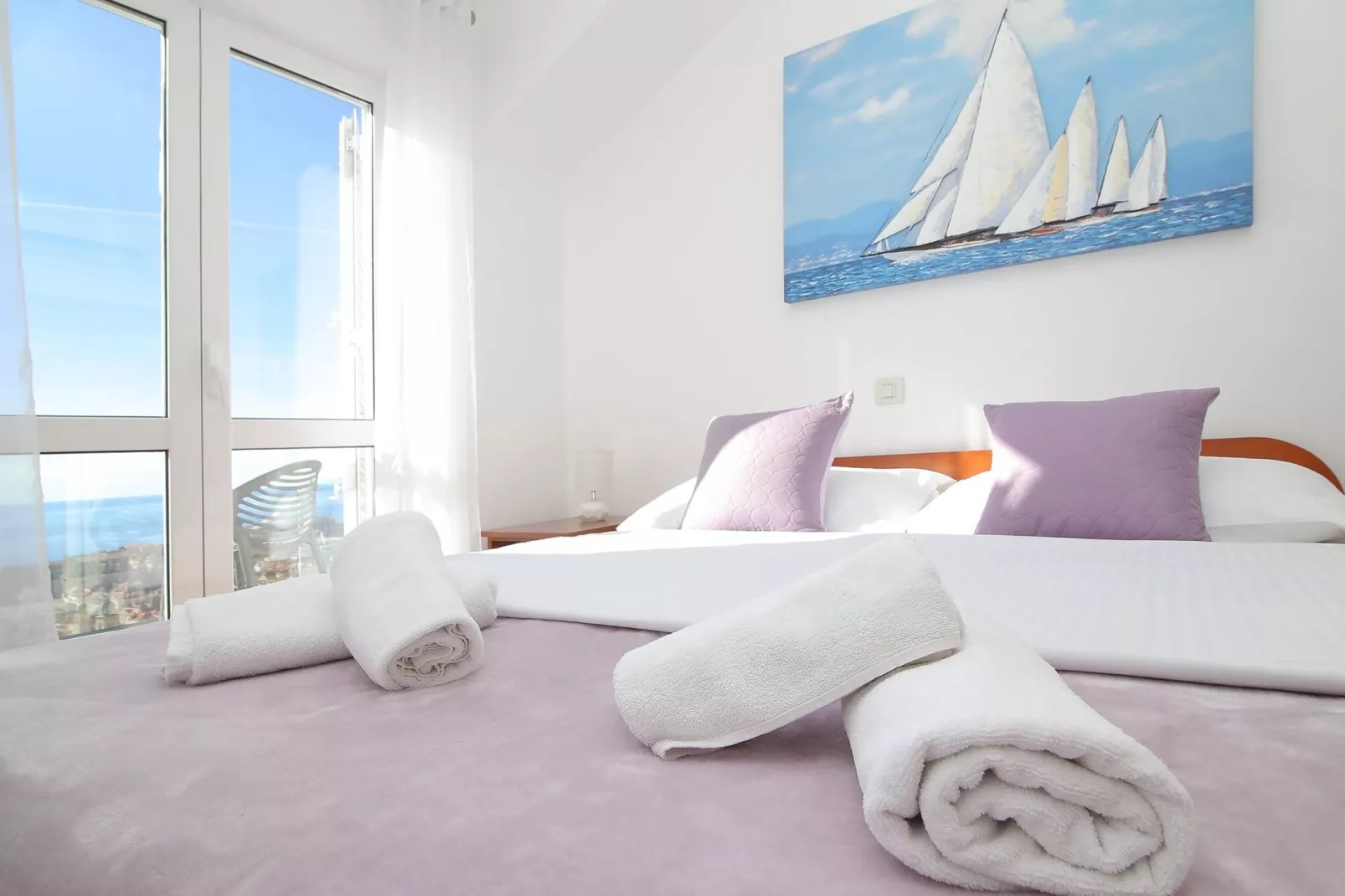 Apartments Isabora - Comfort Three-Bedroom Apartment with Balcony and Sea View (Second Floor)-Slaapkamer